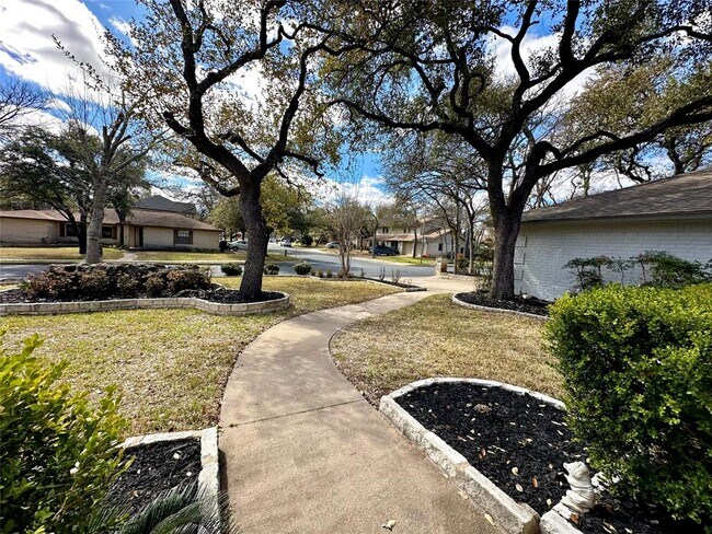 Foto del edificio - 11740 D-K Ranch Rd