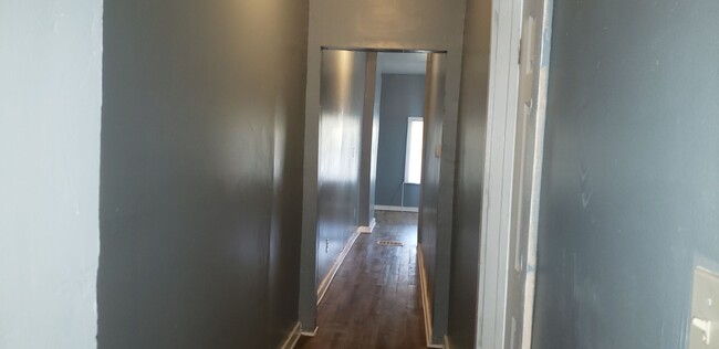 Building Photo - Updated Two Bedroom Duplex Near 16th and R...