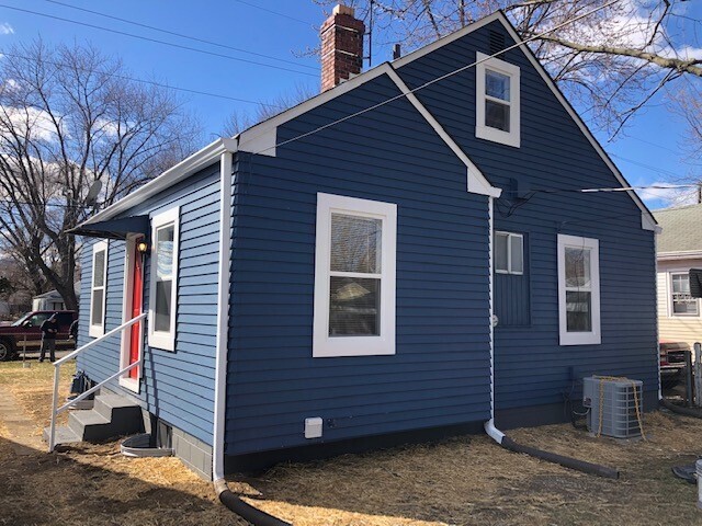 Building Photo - 1215 N SOMERSET AVENUE