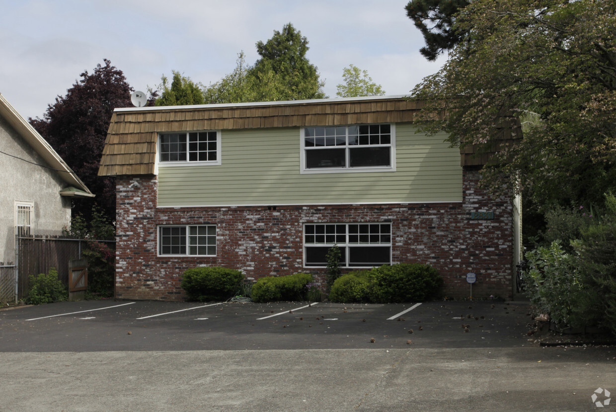 Primary Photo - Ash Street Apartments