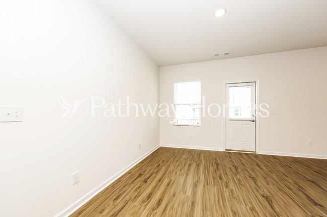 Building Photo - 105 Glacier Wy