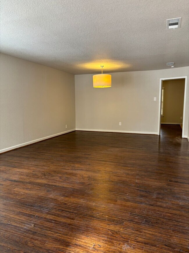 Building Photo - 6558 Malvey Ave