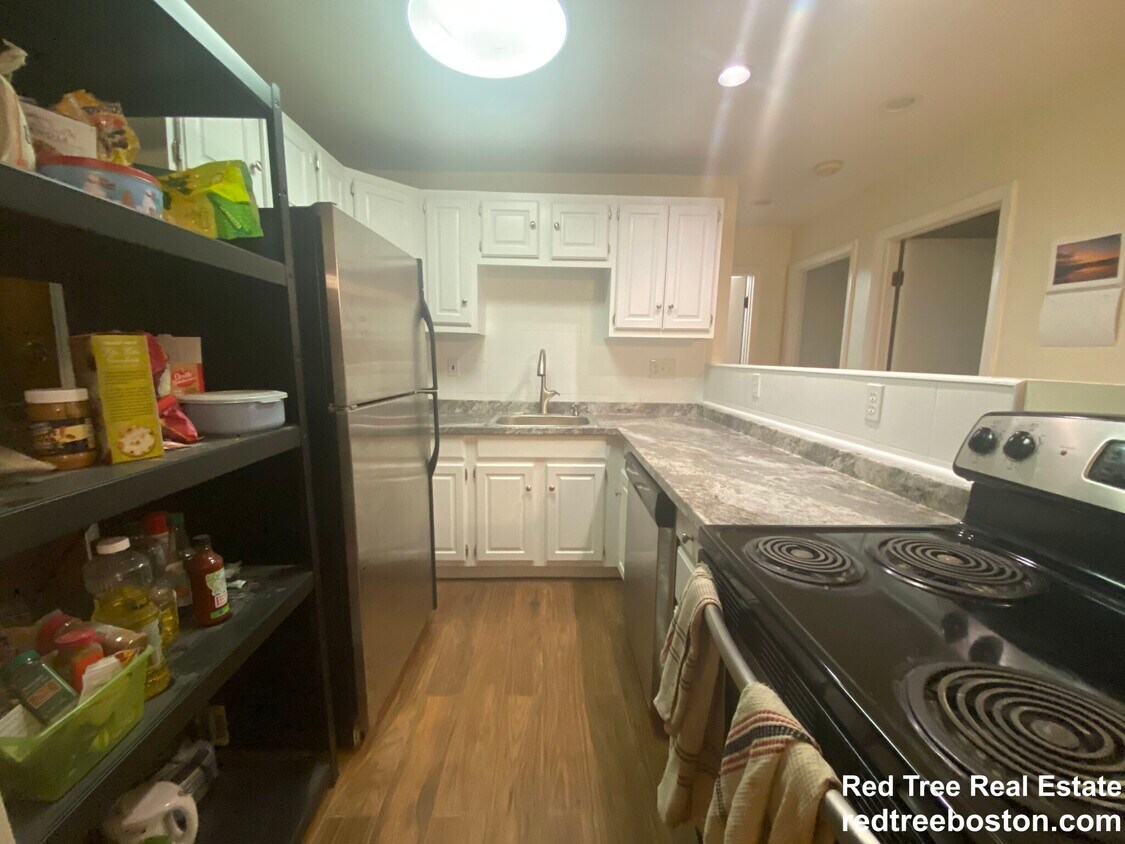 Foto principal - 28 Brentwood St