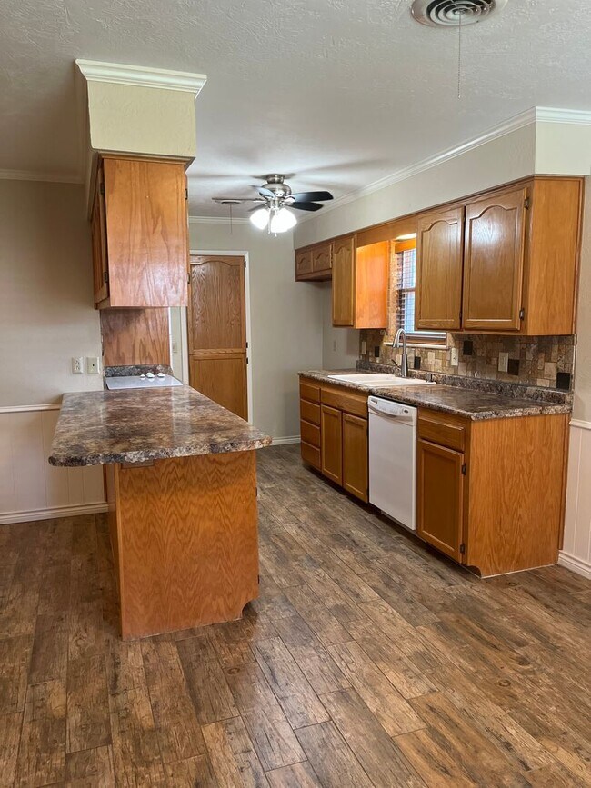 Foto del edificio - Located close to Bonham Middle School 3/2/2