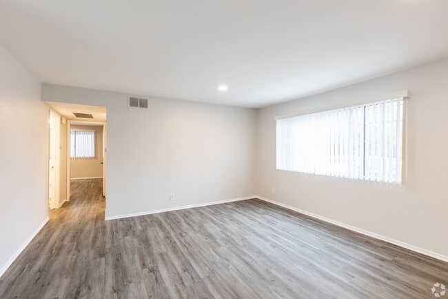 Interior Photo - 6643 Haskell Avenue