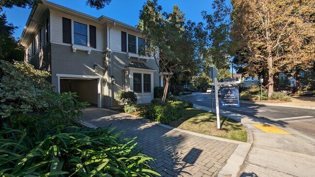 Foto del edificio - 843 Paulson Circle
