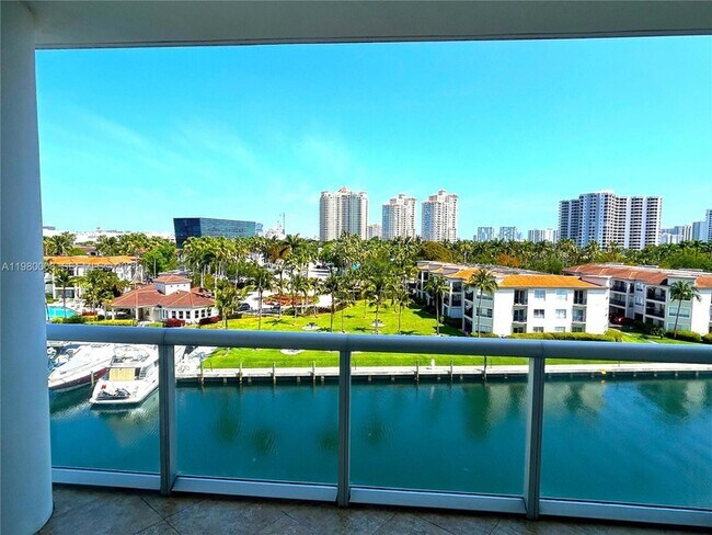 Foto del edificio - 3131 NE 188th St