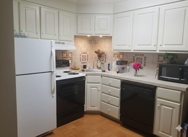 Foto del edificio - 913 Prestwood Dr