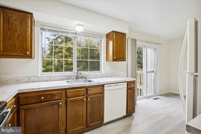 Building Photo - 3439 Queensborough Dr