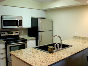 Foto del edificio - Furnished 2 Bedroom 2 Bath Apartment in Br...