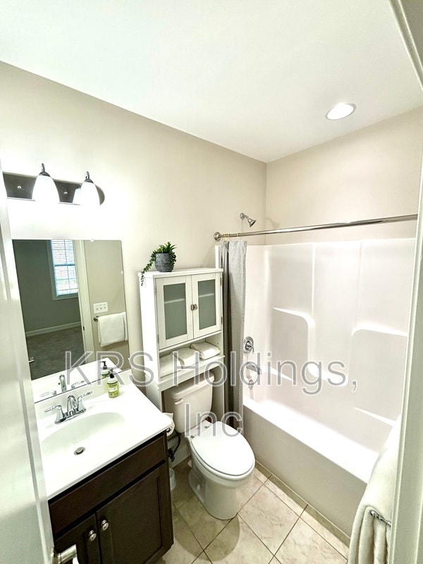 Building Photo - 1042 Old Trail Dr