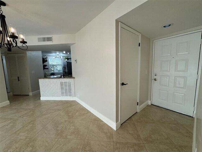 Foto del edificio - 9033 Wiles Rd