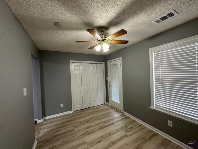 Building Photo - 122 Somerset Dr