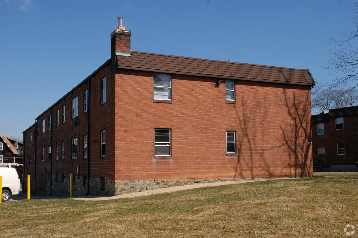 859 Old Lancaster Rd, Bryn Mawr, PA 19010 Apartments in Bryn Mawr, PA