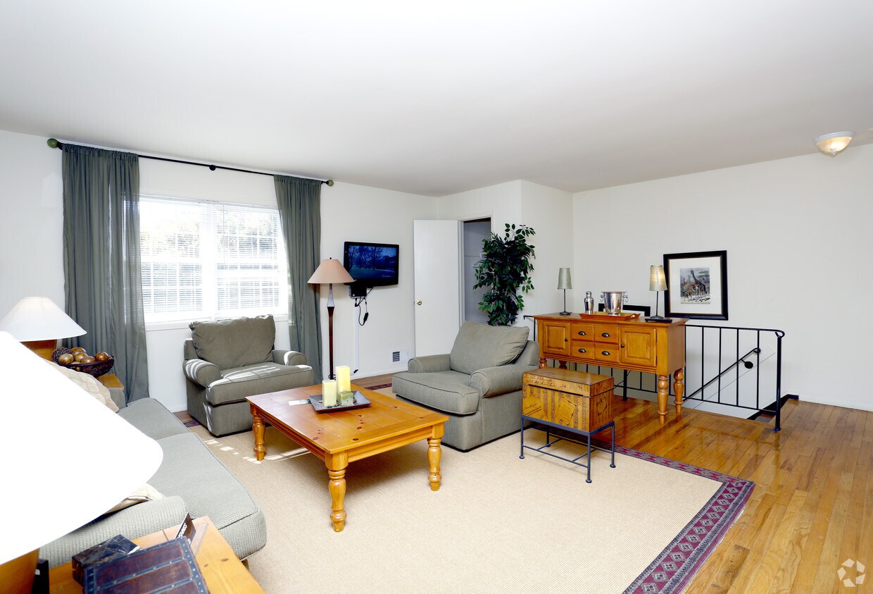 Glenwood Apartments & Country Club Old Bridge, NJ