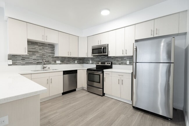 Interior Photo - 1865 North Fuller Ave