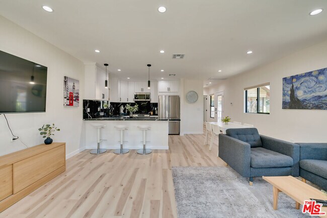 Foto del edificio - 918 N San Vicente Blvd