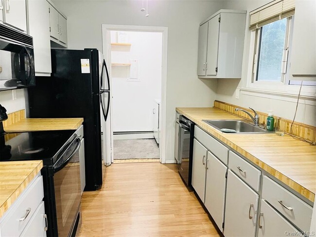 Foto del edificio - 219 Springmeadow Dr