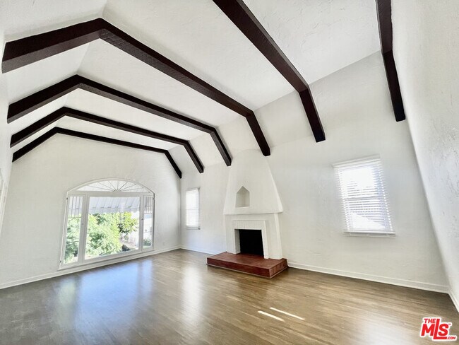 Foto del edificio - 857 S Curson Ave