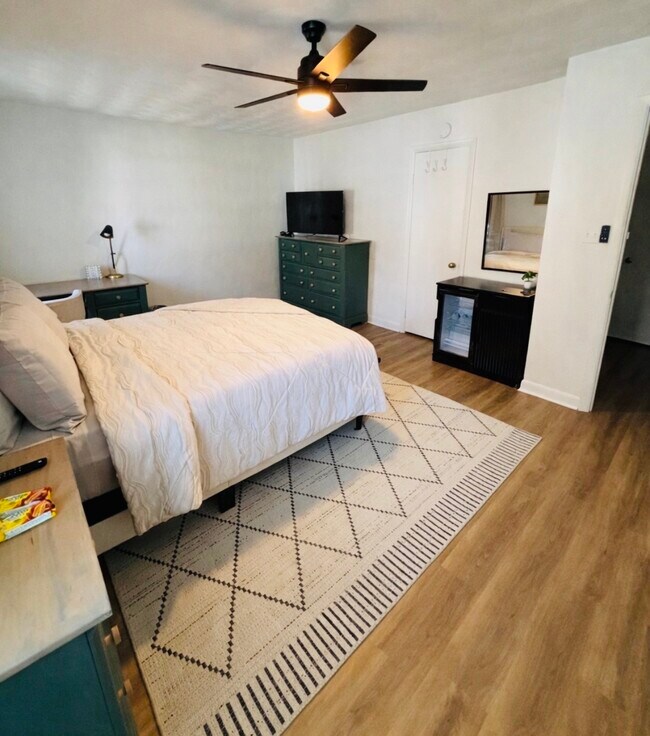 Building Photo - 3441 Bruin Dr