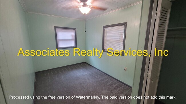 Foto del edificio - JUST REDUCED!  A Must See 3 Bedroom / 1.5 ...