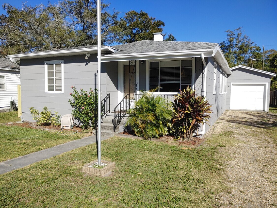 Primary Photo - 3253 57th Ave N