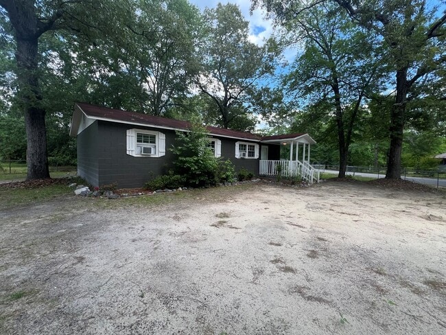 Building Photo - 1900 River Birch Dr