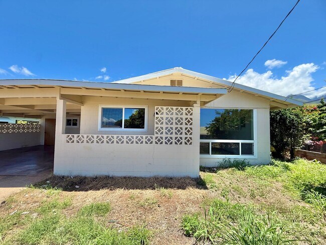 Foto del edificio - Newly Renovated 4 Bedroom / 2 Bathroom Home for Rent in Lahaina!