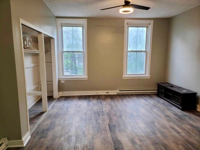 Otro - 1617 N 18th St