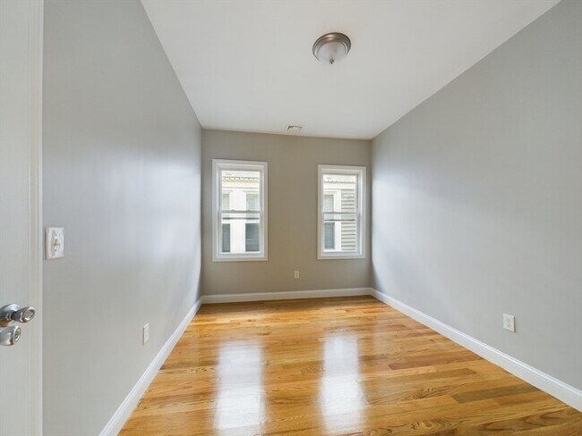 Building Photo - 39 Calumet St