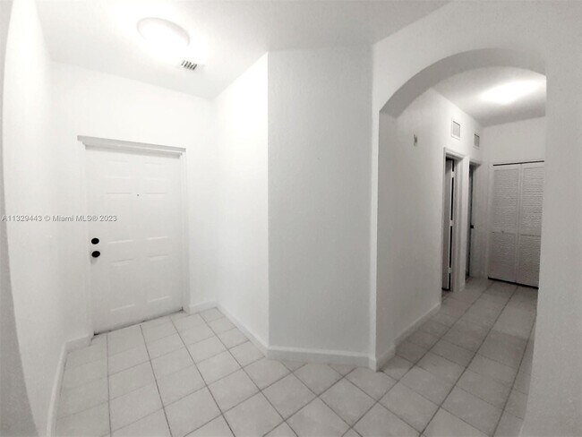 Building Photo - 1013 Shoma Dr