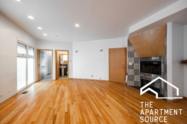 Foto del edificio - 1049 N Winchester Ave