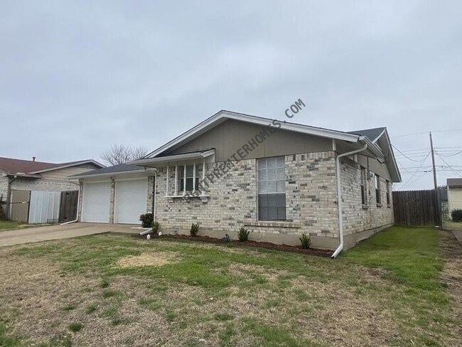 Building Photo - 3441 Silverhill Dr