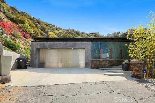 Building Photo - 2420 Bowmont Dr