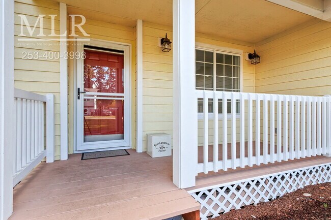 Foto del edificio - Half-Acre Corner Lot with Hot Tub, Deck, a...