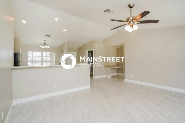 Foto del edificio - 3 Bedroom Pet-Friendly Home in Cape Coral, FL with Main Street Renewal