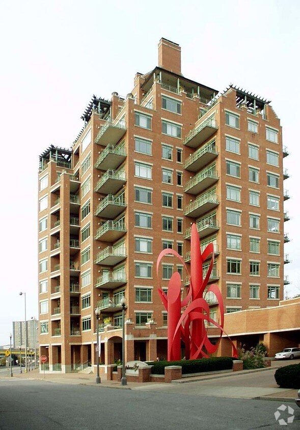 Adams Place Condominiums Apartments in Cincinnati, OH