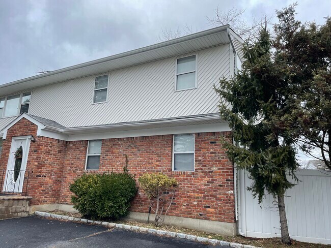 Building Photo - 1 Tredwell Ct