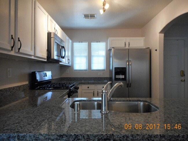 Building Photo - Charming 3Bed/4Bath, 2-Story Home in this ...