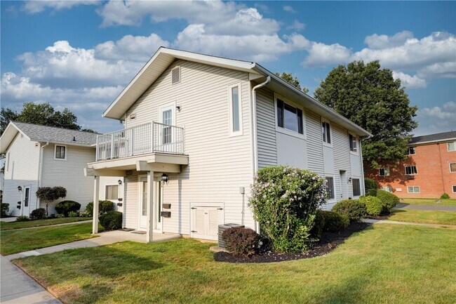 Foto del edificio - 584 Eastbrooke Ln