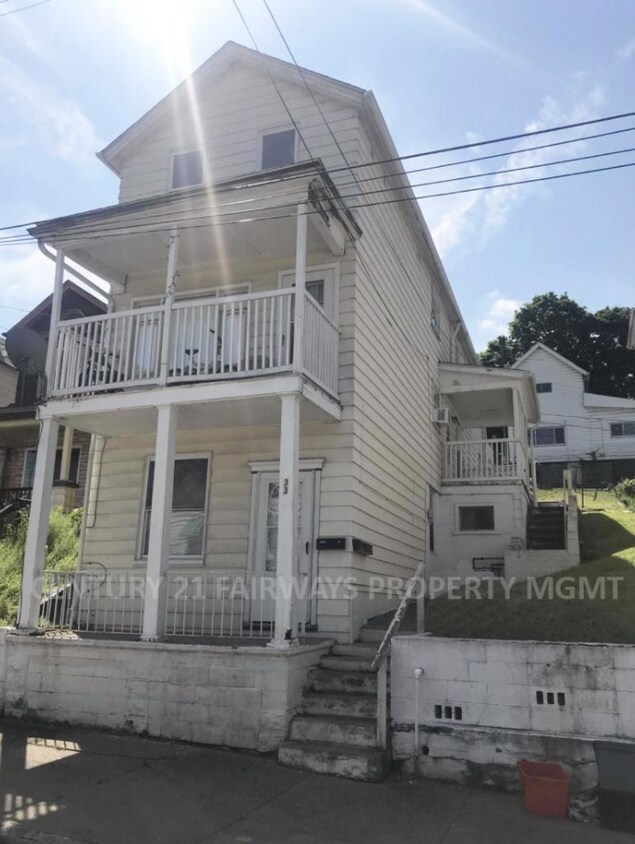 133 Thompson Ave, Donora, PA 15033 Townhouse for Rent in Donora, PA