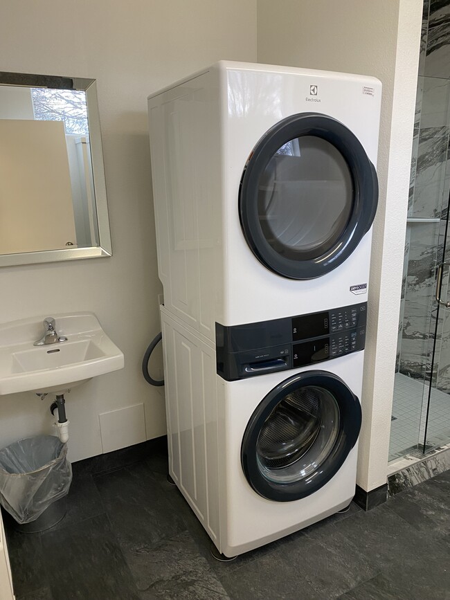 Building Photo - 8940 N Ramsey Rd