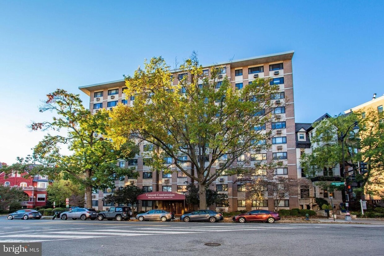 Primary Photo - Dupont Circle One Bedroom W/Off Street Par...