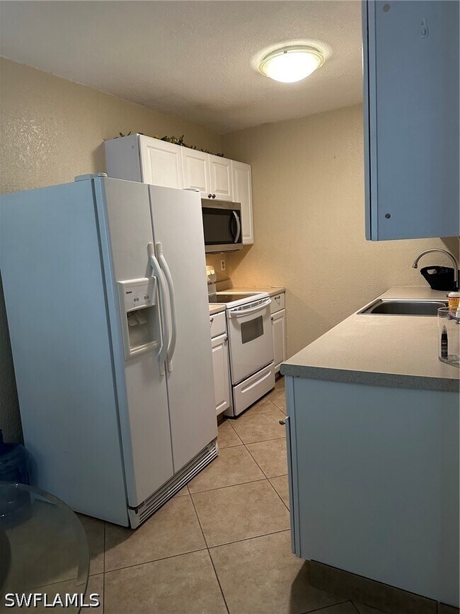 Building Photo - 4633 Bayshore Dr