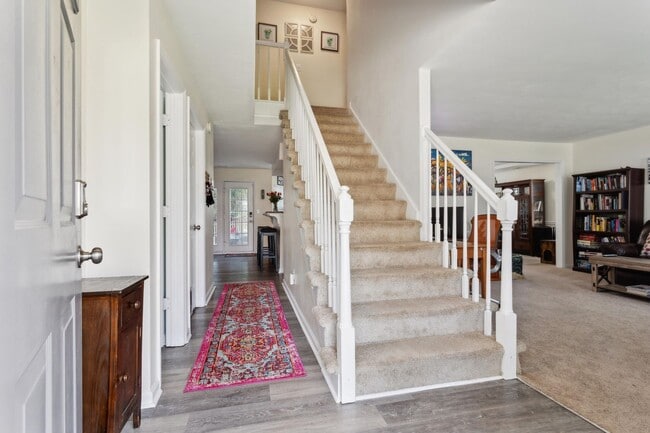 Building Photo - Spacious 4 BDRM 2.5 BA