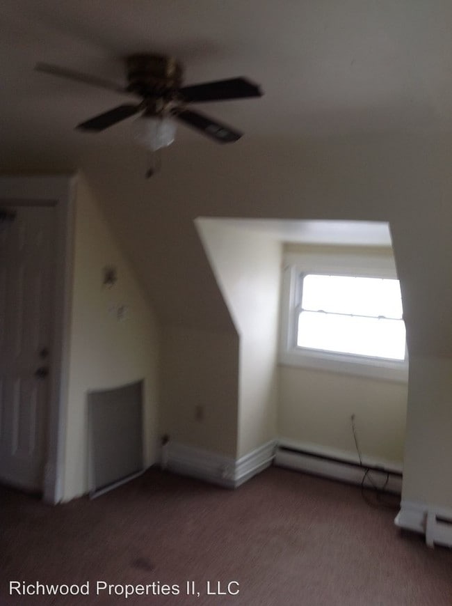 Building Photo - 381 Forest Ave