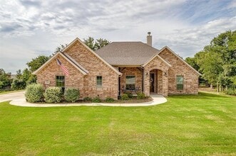 Building Photo - 404 Lacey Oak Ct