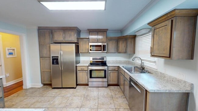 Building Photo - 110 Oakland Dr