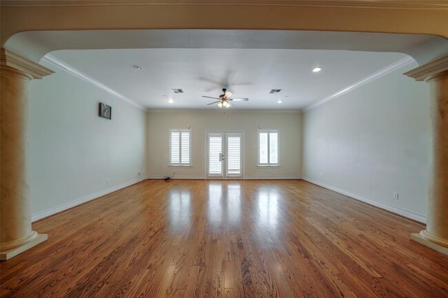 Foto del edificio - 4218 Drake St