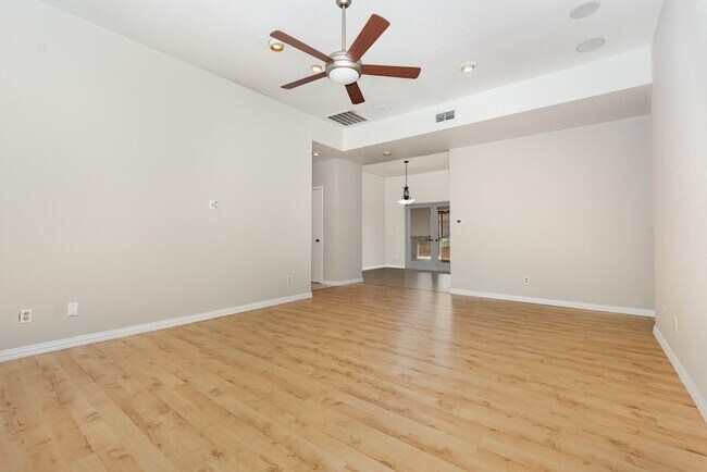 Foto del edificio - 10438 High Hollows Dr